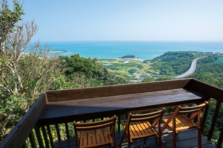 Recommended on the day you arrive in Okinawa! Women's travel drive full of superb view spots-Southern Motojima~