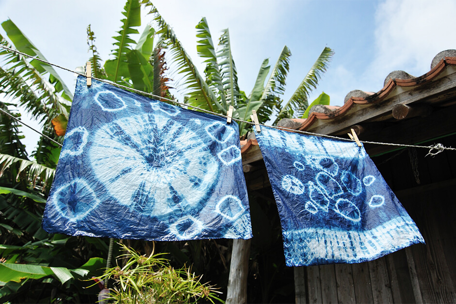 Okinawa World indigo dyeing Experience