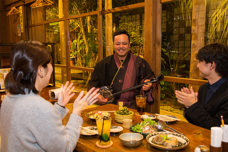Men who play Sanshin, Okinawa's Kitchen Paikaji Kokusai Dori Store