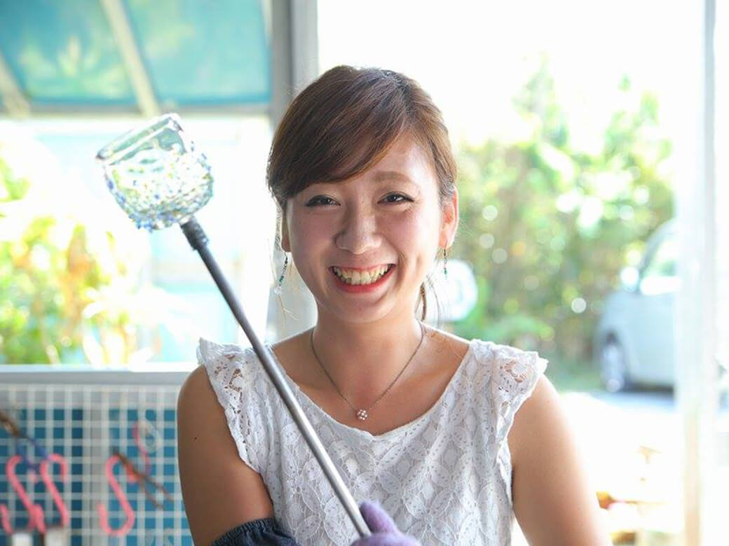 Making only one Okinawa souvenir in the world through Ryukyu glass experience