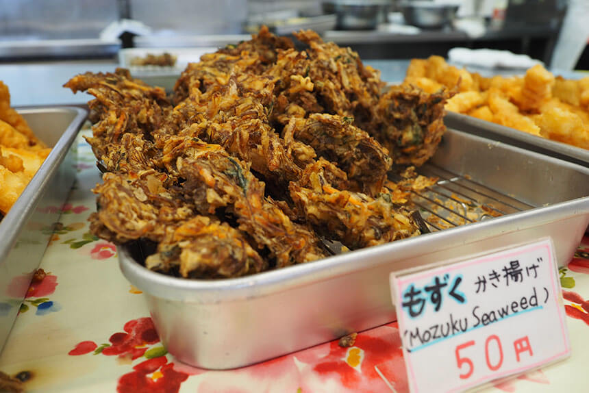 Unlike tempura on the mainland, Okinawa tempura is characterized by its fluffy clothing and thick. The taste is firmly attached to the clothes, so you can eat deliciously even when cooled down.