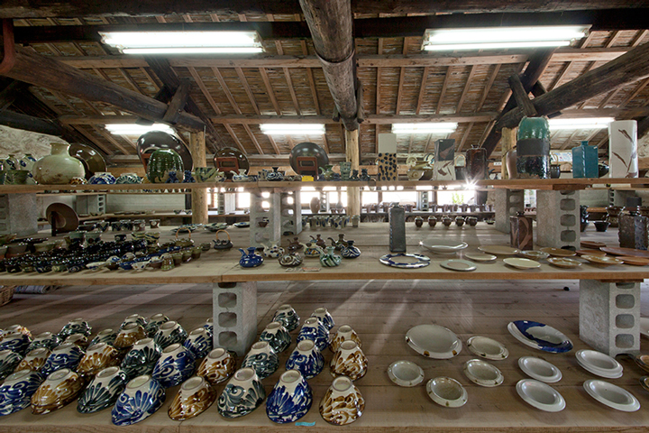 Internal view of Yomitan Yamayaki North Kiln Shop