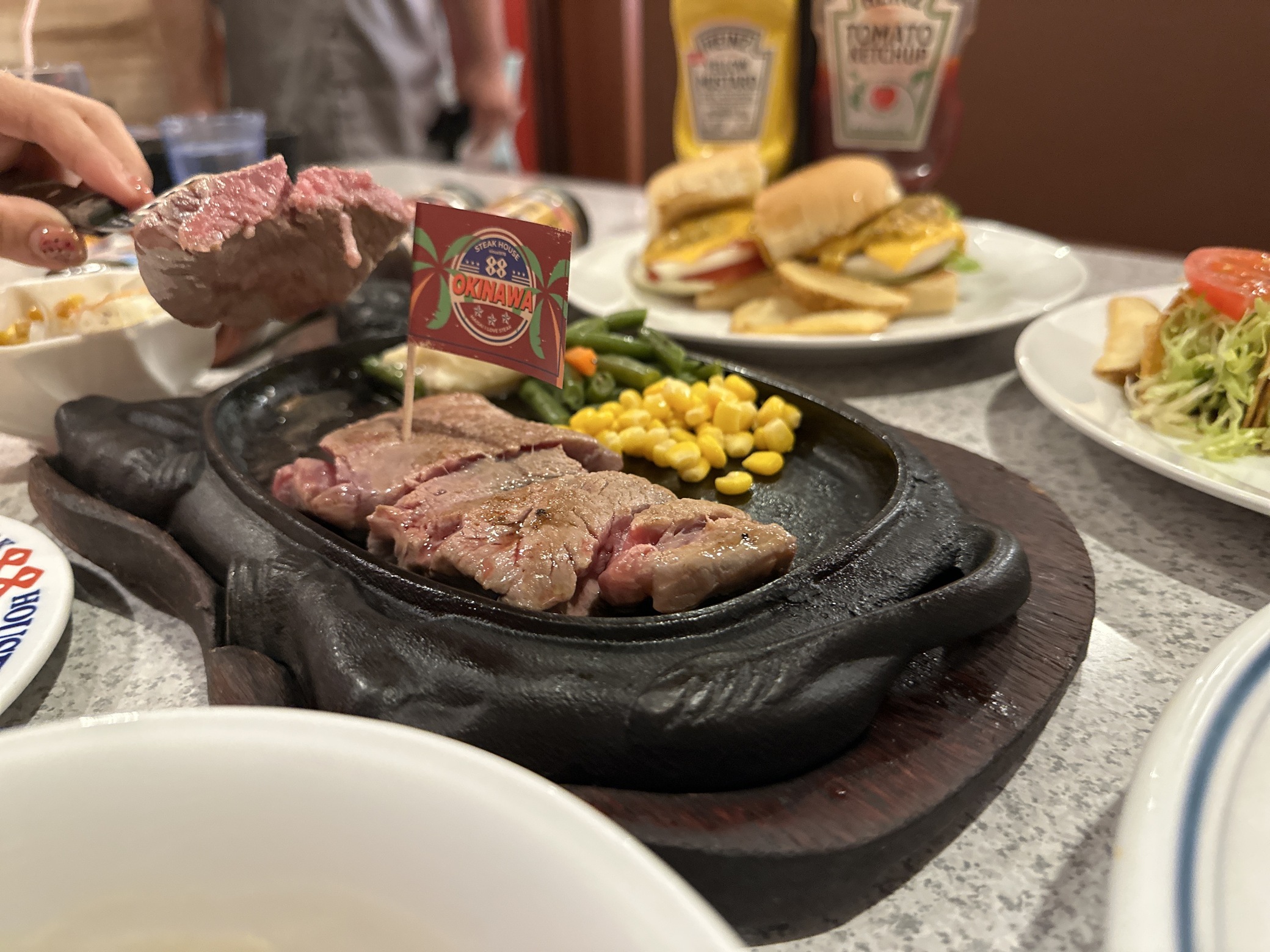 A must-see for children! A famous steak 88 in Okinawa! The side menu is also full and families are very satisfied!